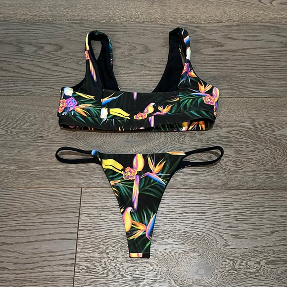 Tropical Print Bikini Set - Picture 4 of 6